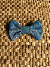 Load image into Gallery viewer, Floral Palaka Bow Tie
