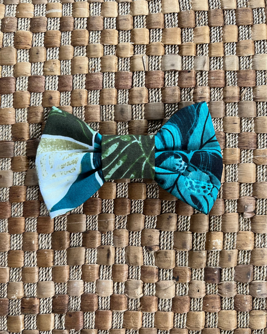 Turquoise Ulu Bow Tie