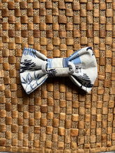 Load image into Gallery viewer, Japan Bow Tie
