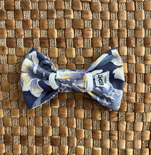 Load image into Gallery viewer, Poni Orchids Bow Tie
