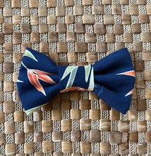 Load image into Gallery viewer, Japanese Bamboo Bow Tie
