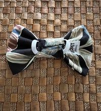 Load image into Gallery viewer, Black Keauhou Bow Tie
