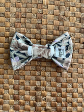 Load image into Gallery viewer, Piikoi Bow Tie
