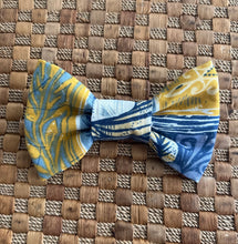 Load image into Gallery viewer, Golden Paradise Bow Tie
