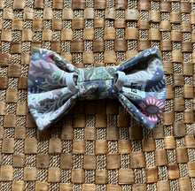 Load image into Gallery viewer, Floral Quilt Bow Tie
