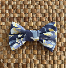 Load image into Gallery viewer, Poni Orchids Bow Tie
